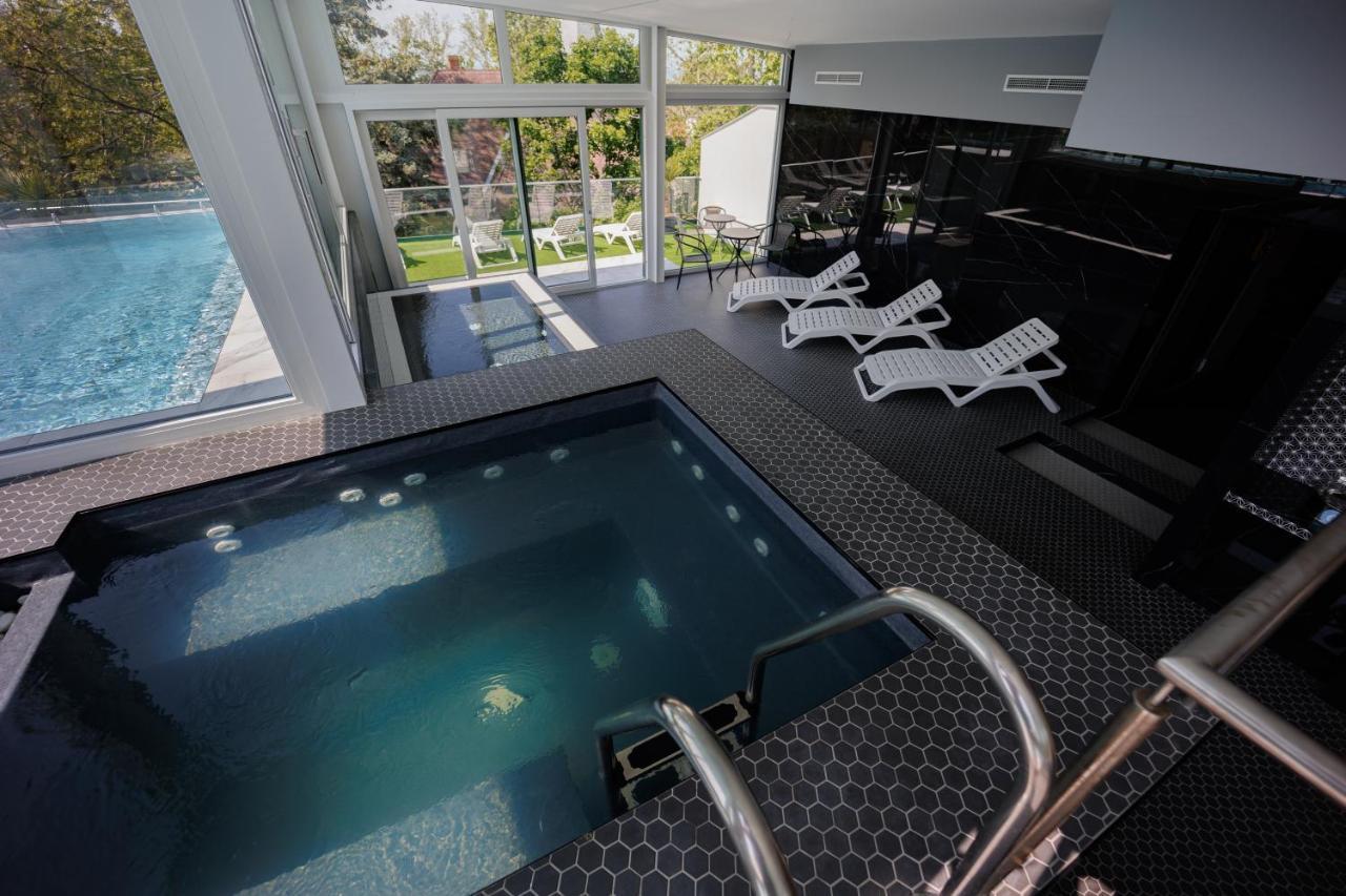 Villa Bauhaus Penthouse Wellness Apartman 希欧福克 外观 照片