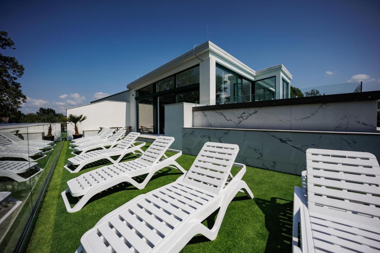 Villa Bauhaus Penthouse Wellness Apartman 希欧福克 外观 照片